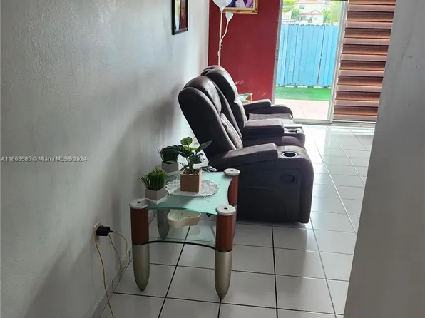 820 SW 105th Ave APT 607, Miami, FL 33174