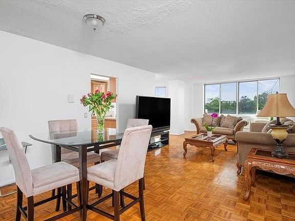 4th image of 1270 North Ave #U17980d