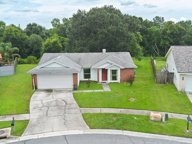 629 Stillview Cir — Photo 3