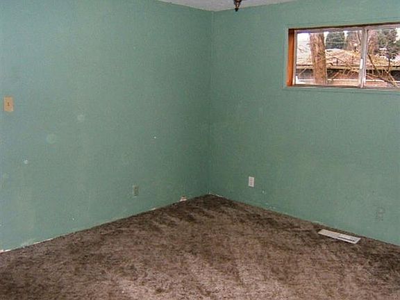 5th image of 1296 NE Keasey St