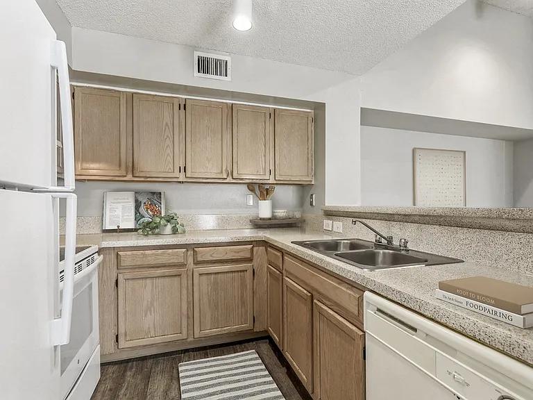 The Enclave Apartments at Waterways — Photo 41
