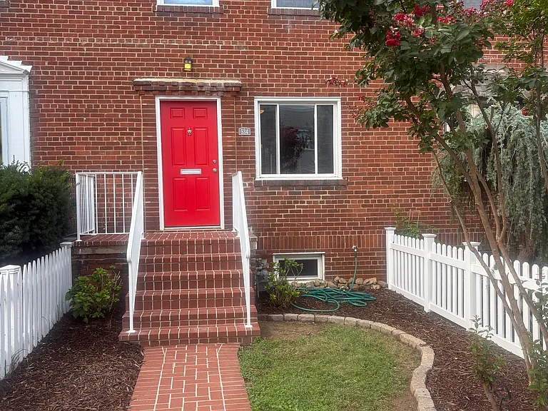 534 E Luray Ave — Photo 1