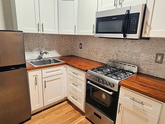 2nd image of 407 S Kenmore Ave APT 305