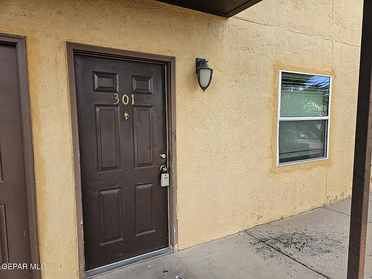 592 Bartlett Dr #301 — Photo 3