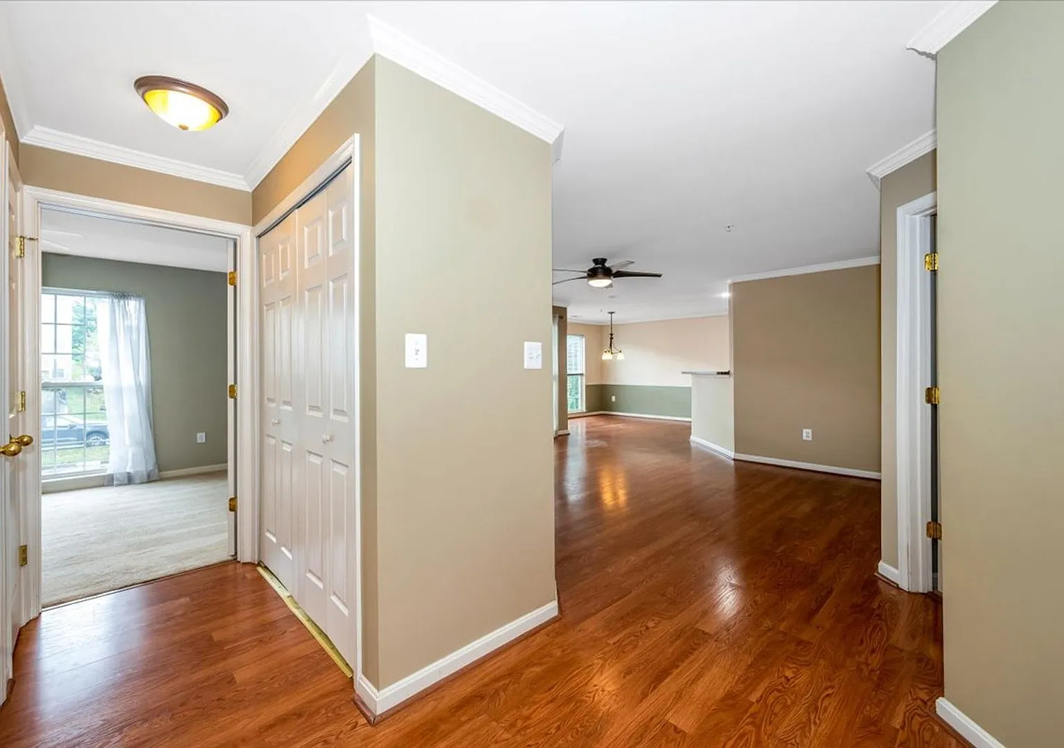 Excellent Elevator Condo for Lease — Photo 3