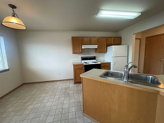4th image of 595 Eastmont Ave #D