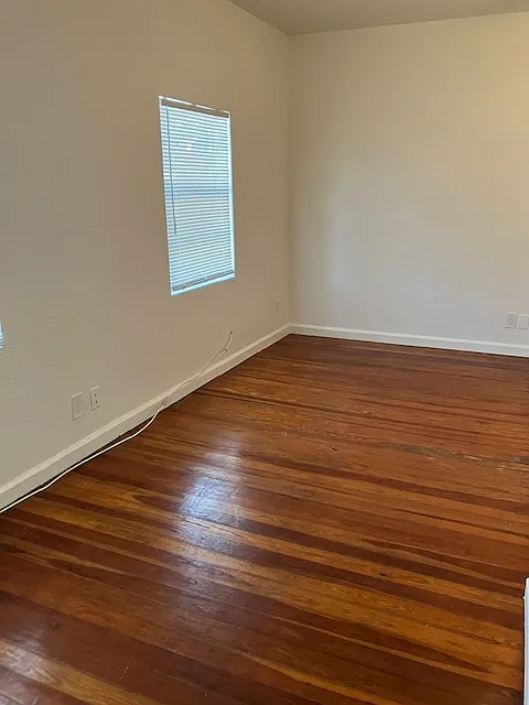 6 bed, $950 — Photo 2