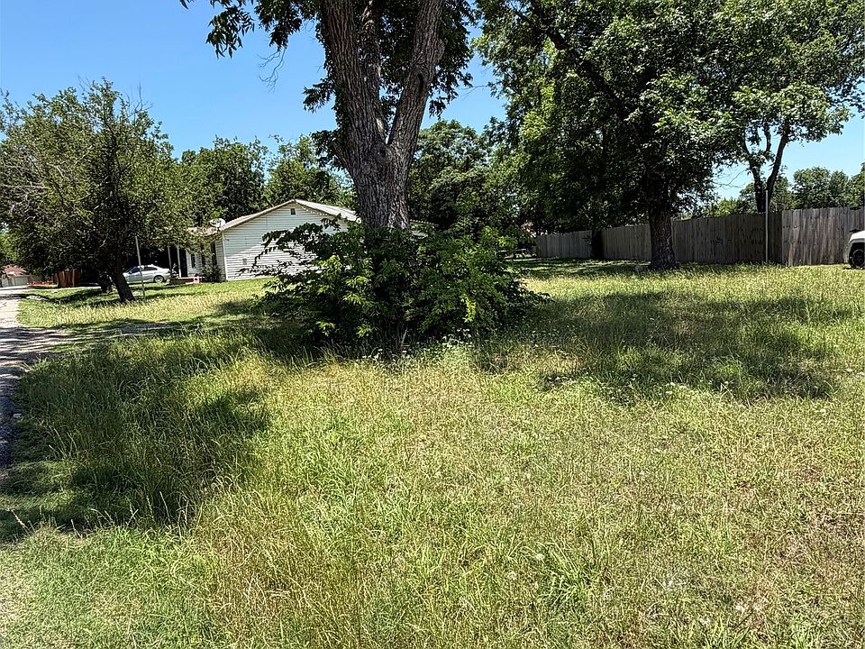1st image of 409 E Alamo St
