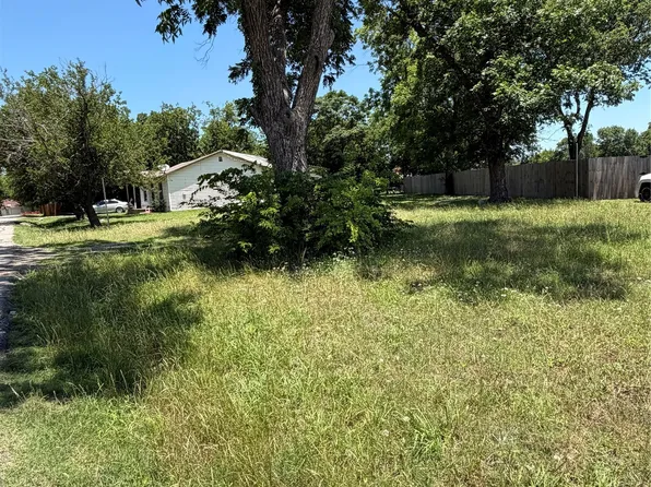 409 E Alamo St, Terrell, TX 75160