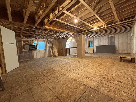 2nd image of 412 Elm St