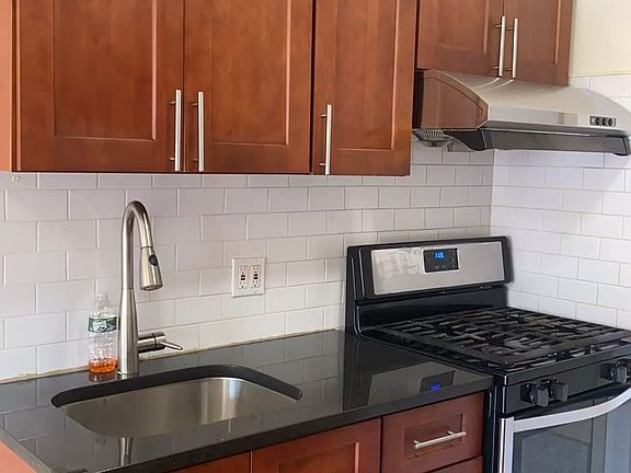3rd image of 31-53 Linden Pl Unit 3