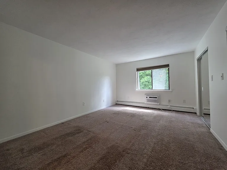 750 Quaker Ln #311 — Photo 7