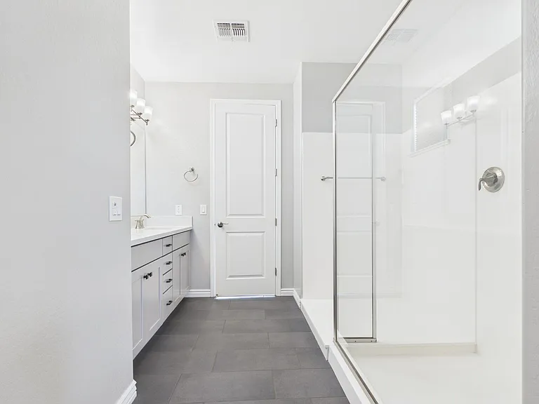 7001 E Portland St — Photo 38