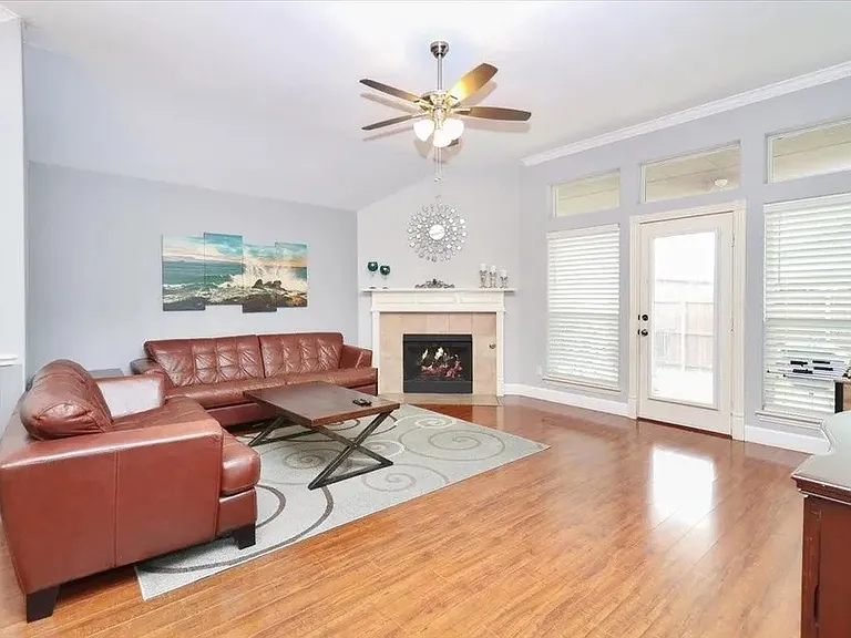 9070 Winding River Dr — Photo 2