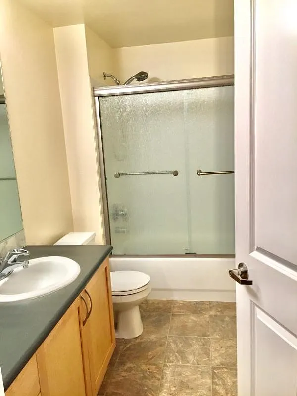 1 bed, 723 sqft, $2,300 — Photo 2