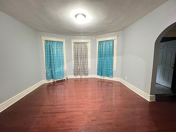 5th image of 36 Farley Ave Floor 1