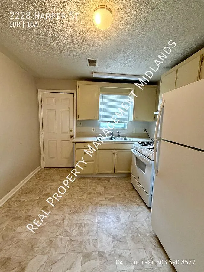 Cozy Duplex close to Downtown Columbia! Apply Now! — Photo 4