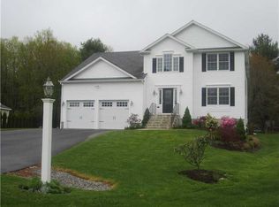 1 Lincoln Meadows Dr, Lincoln, RI 02865