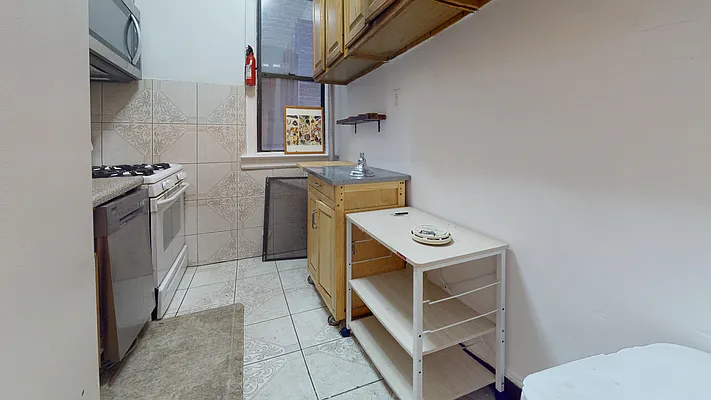 Rented by Bond New York | media 13