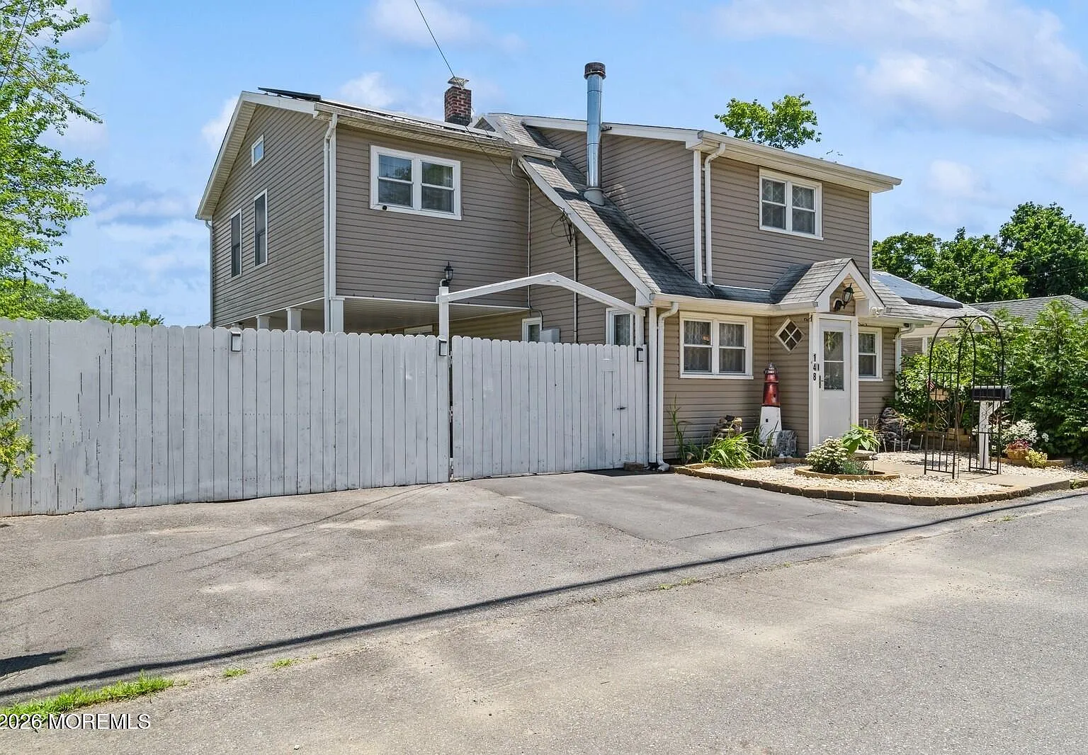 4 bed, 1.5 bath, 1564 sqft, $3,500 — Photo 1