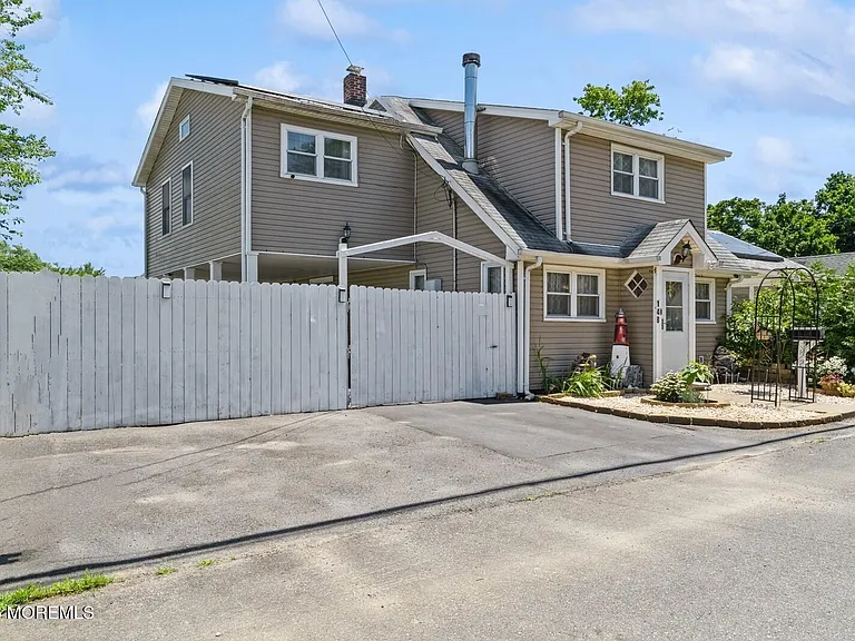 148 McKinley Ave — Photo 1