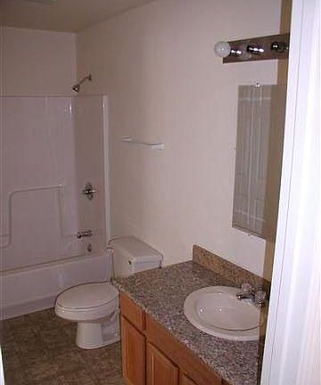 5th image of 4465 Oak Ave