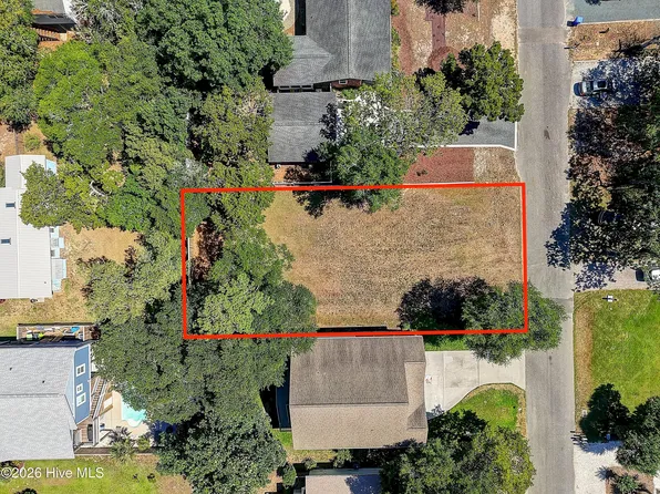 107 SE 35th St #8, Oak Island, NC 28465