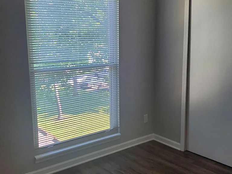 Lone Star Apartments — Photo 15