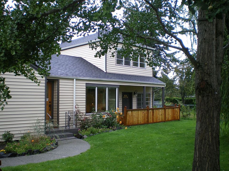 For more photos, go tohttp://www.flickr.com/photos/24151786@N06/