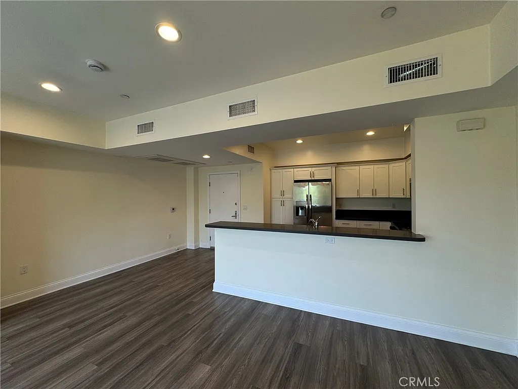 2 bed, 1200 sqft, $3,195 — Photo 4