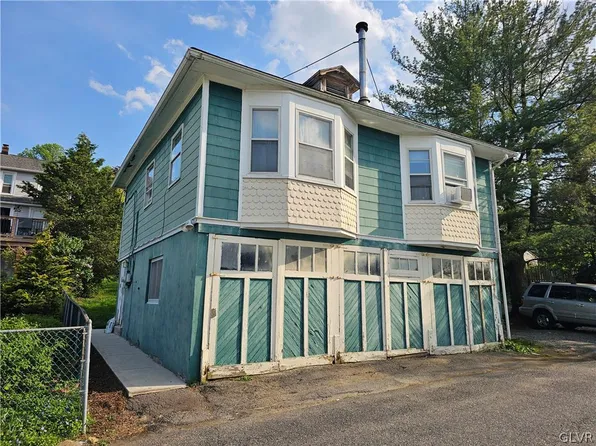 1219 Moravia St, Fountain Hill, PA 18015