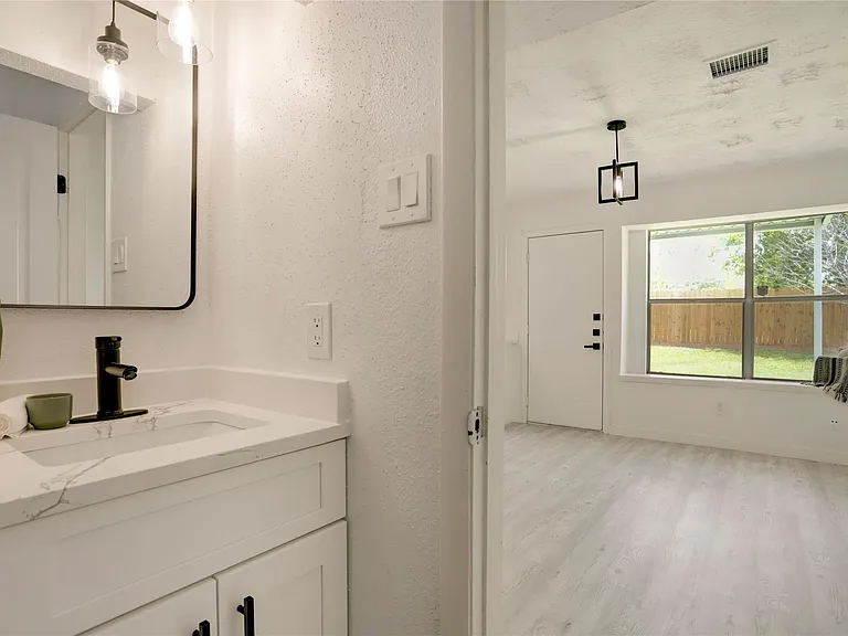 7926 Windy Creek Dr — Photo 27