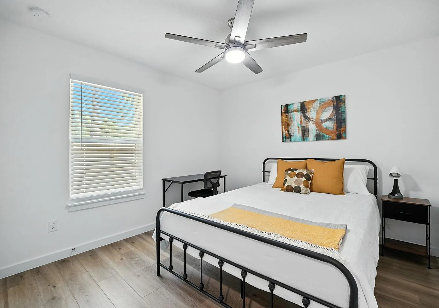 3 bed, 2.0 bath, 1607 sqft, $1,070 — Photo 1