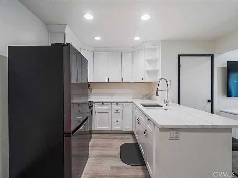 1159 Tivoli Ln — Photo 8