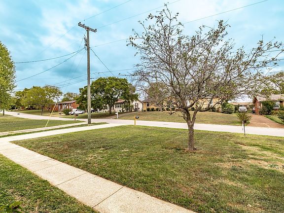 4th image of 318 Donna Dr