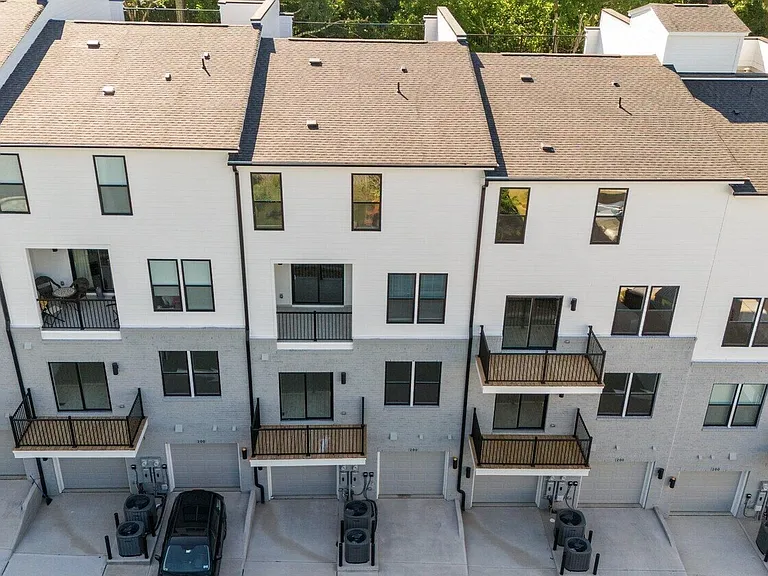 111 N Franklin St #100 — Photo 15