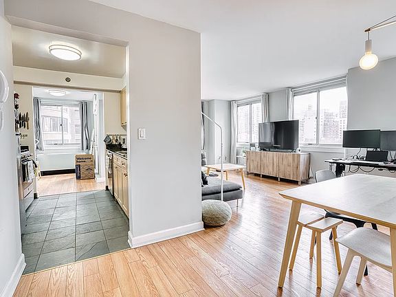 3rd image of 308 E 38th St APT 9B