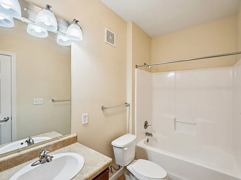 The Enclave Apartments — Photo 11