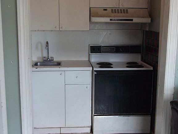 3rd image of 410 NW 36th St #3