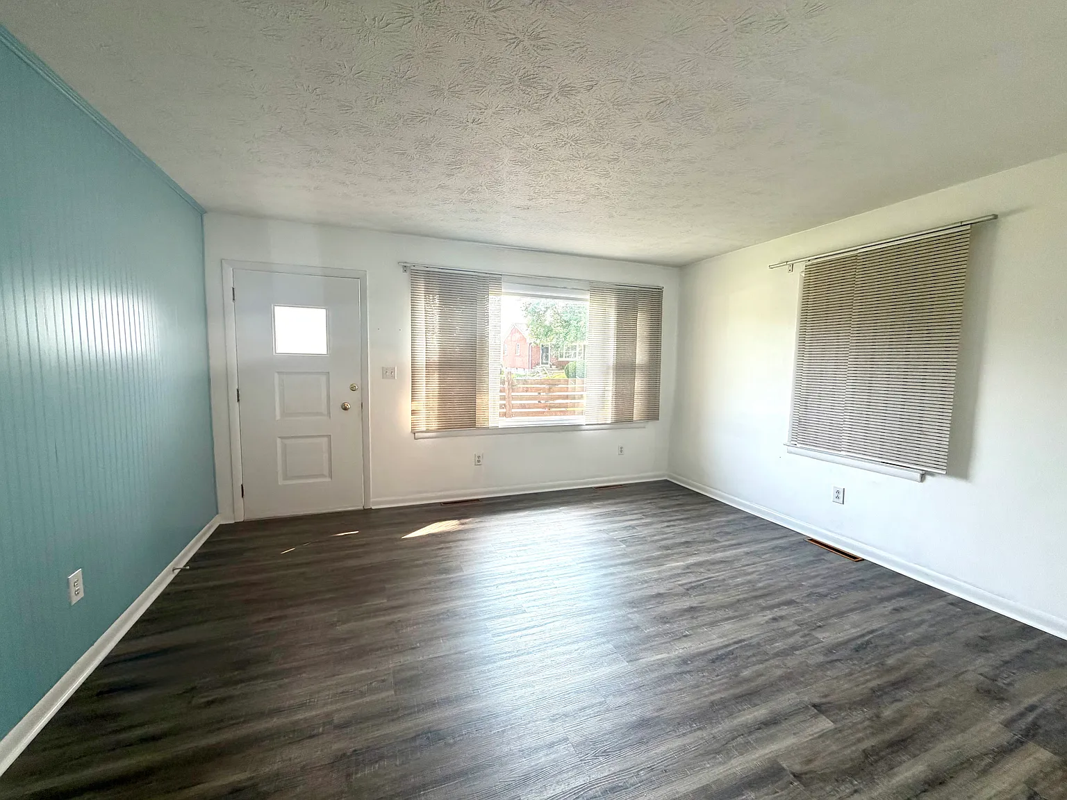 3 bed, 1100 sqft, $1,600 — Photo 2