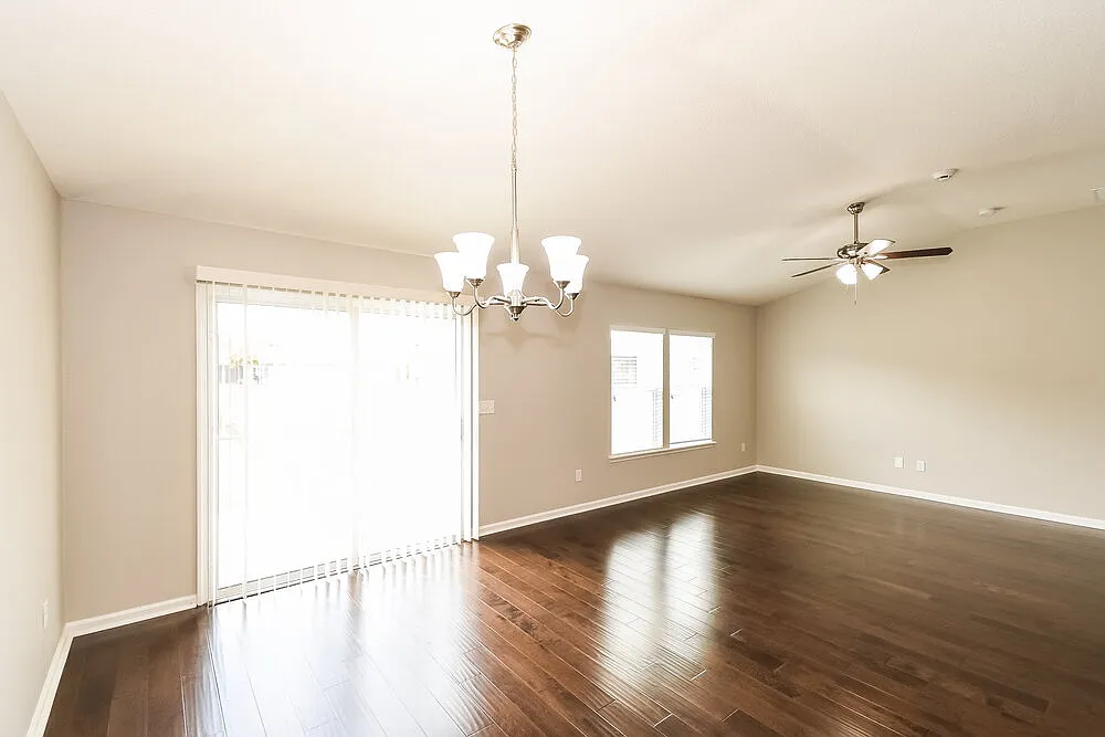 3 bed, 2.0 bath, 1503 sqft, $1,930 — Photo 4