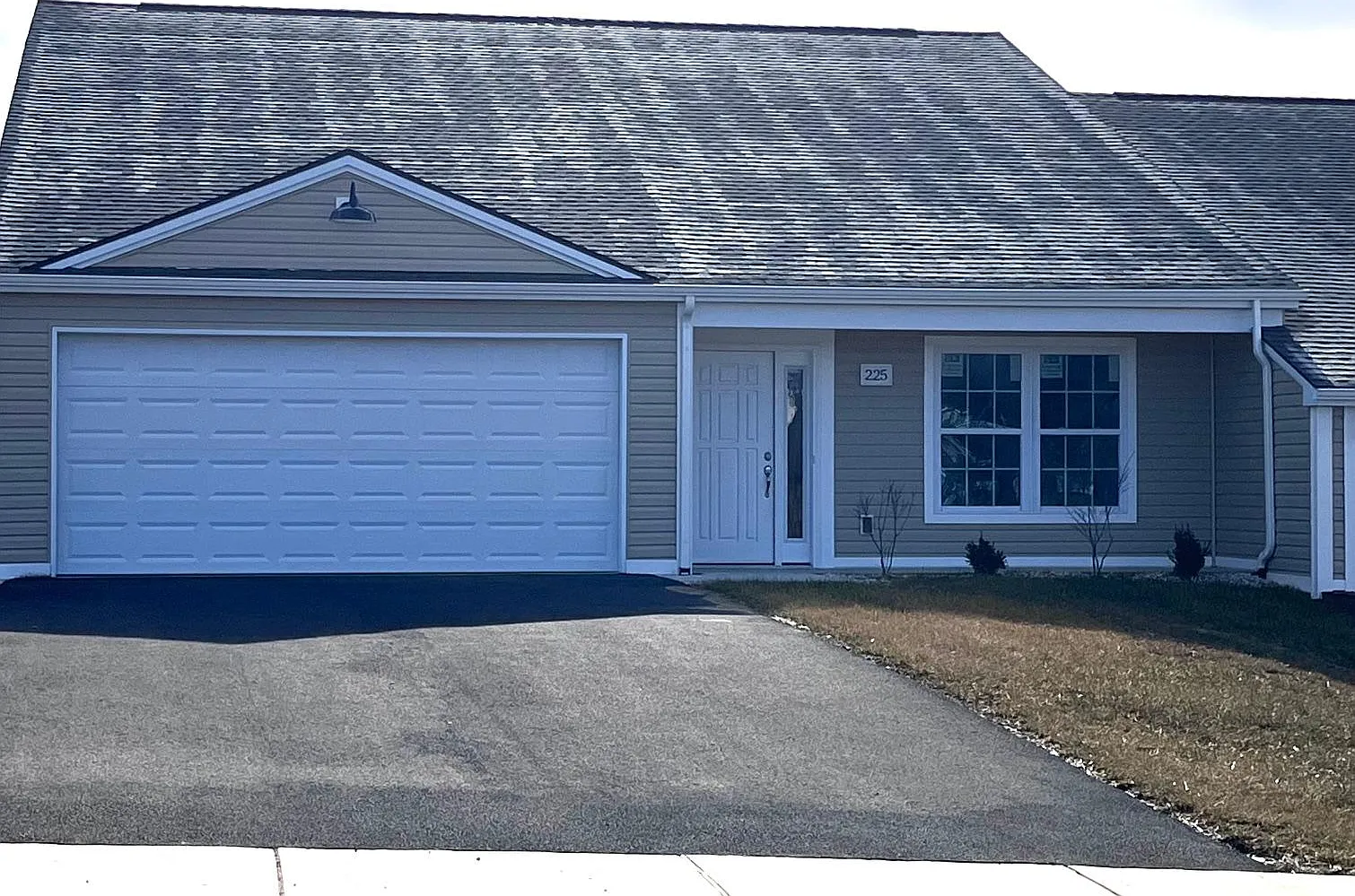 5 bed, 2561 sqft, $2,450 — Photo 1