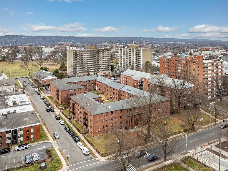 255 S Harrison St — Photo 8