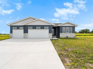 130 Moonlight Dr, Waterloo, IA 50701