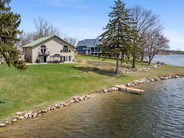 14113 Grandview Dr, Cement City, MI 49233