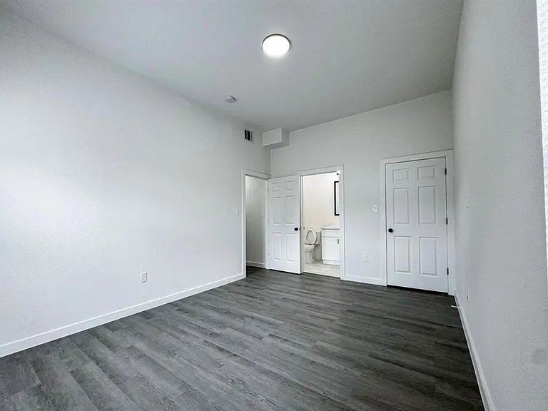 328 Clearwater St #A — Photo 8