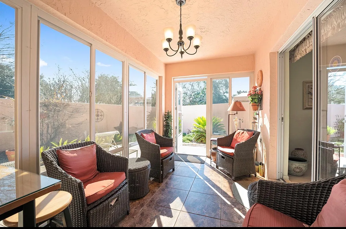 2 bed, 1086 sqft, $1,950 — Photo 2