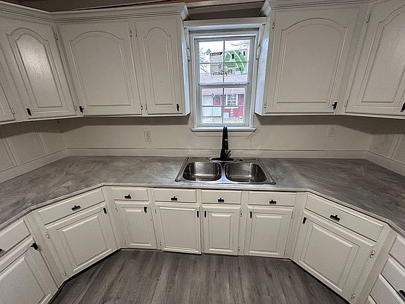 4th image of 405 Greathouse St