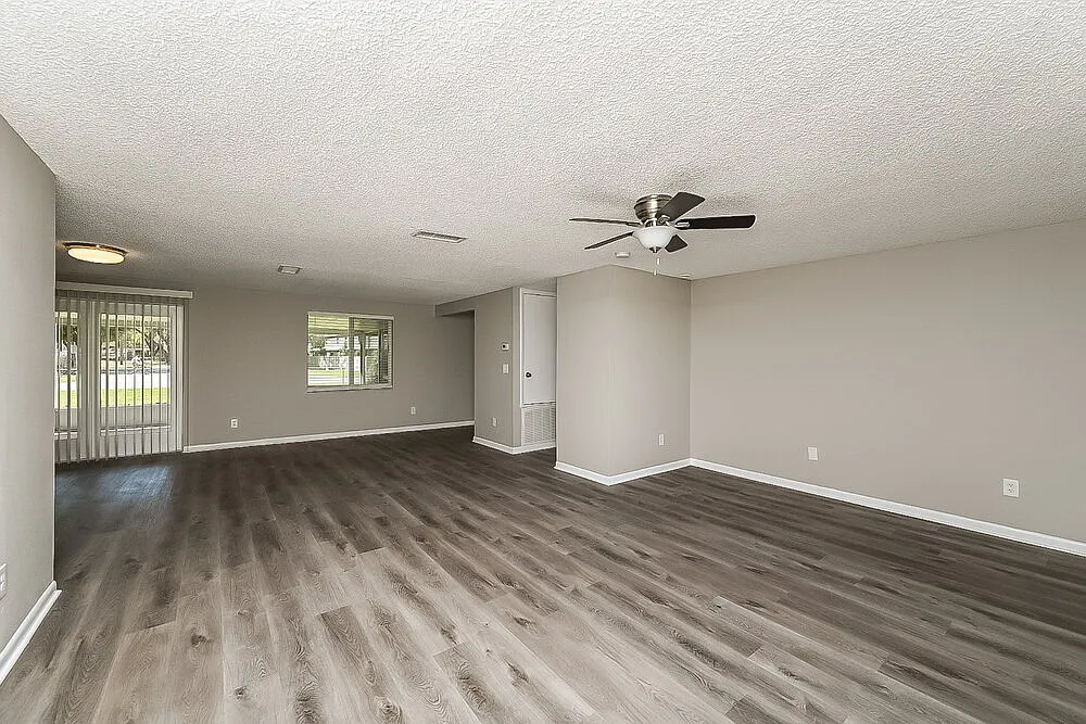 3 bed, 2.0 bath, 1381 sqft, $3,560 — Photo 4