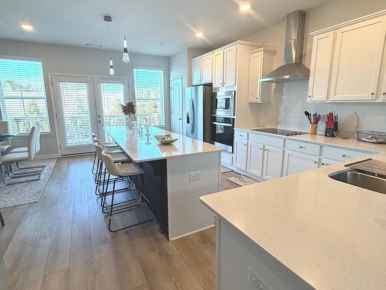 205 Wallace St — Photo 6